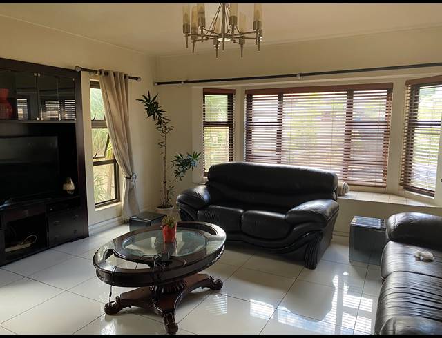 4 BEDROOM FREEHOLD FOR SALE IN GLEN ERASMIA